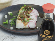 Poisson vapeur, sauce aux oignons nouveaux, gingembre et sauce soja salée