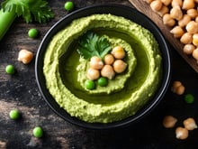 Oublier le guacamole ou le houmous, cette tartinade de petits pois est idéale en cette saison pour vos prochains apéritifs !