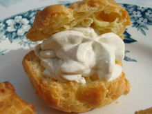Gougères et chantilly à la Fourme d'Ambert