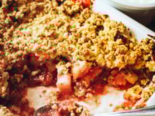 Crumble rhubarbe et fraises sans beurre