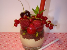 Verrine mascarpone citron vert, brownie, fruits rouges et sion coulis fraise vanille Bourbon