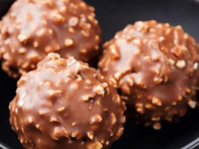 Chocolats maison façon Ferrero Rocher : la recette facile et économique à préparer pour Noël !