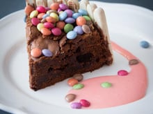 Fondant ourson en guimauve et chocolat, crème anglaise à la Fraise Tagada