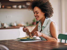 "Notre alimentation va contribuer à un bien-être émotionnel" : une diététicienne nous partage les aliments à privilégier au quotidien pour sa santé mentale