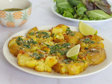 Pommes de terre tapées, sauce chimichurri