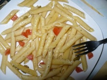 Salade de pâtes aux olives et tomates