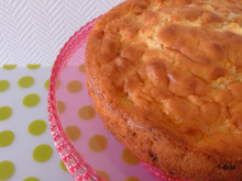 Gâteau aux pommes au beurré salé et pépites de chocolat au lait