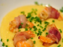 Polenta crémeuse au mascarpone et crevettes au lard