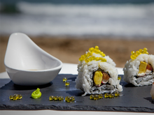 Maki inversé et sushi ibérique avec des perles