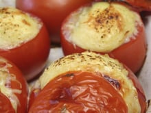 Tomates de petits chèvres chauds à la moutarde