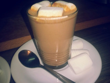 Chocolat chaud à la crème fouettée et au poivre noir