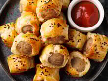 Rappel de produit : attention, ces mini saucisses en feuilletés contiennent un corps étranger !