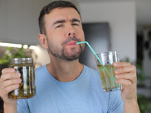 Aussi surprenant que cela puisse paraître, le jus de ce condiment est idéal pour les sportifs !