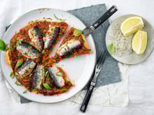 Une diététicienne partage sa recette de tarte à la tomate “délicieuse et riche en oméga 3 grâce aux sardines” !