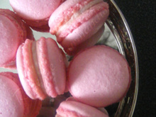 Macarons framboise, fleur de cerisier