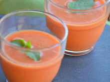Gaspacho andalou au pain légèrement rassis