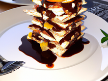 Mille-feuille à la Marie-Stuart, sauce chocolat-mandarine