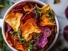 Chips de légumes : pourquoi faut-il se méfier de ce snack pas si sain ?