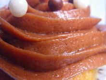 Cupcakes banane, beurre de cacahuètes et topping au chocolat