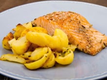 Saumon et pommes de terre au four