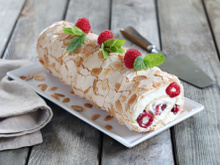 Gâteau roulé meringé aux fruits rouges
