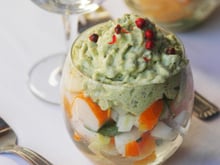 Tartare de bâtonnets au Saumon Fumé Coraya aux agrumes et sa chantilly d'avocat