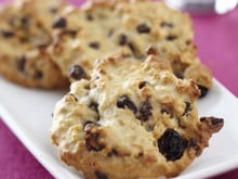Palets aux flocons d'avoine, raisins secs et pépites de chocolat