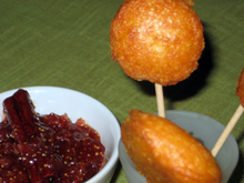 Sucettes de fromage de biquette, chutney d'automne pommes-figues aux épices