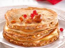 Gâteau de crêpes à la châtaigne, poires et noix