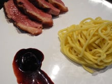 Magret de canard, sauce à la cerise