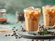 Comment faire un café frappé à la banane, la boisson idéale pour commencer la journée quand il fait chaud ?