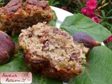 Cake aux figues et figatellu, en feuille de figuier