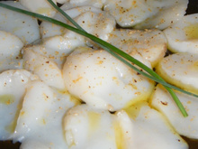 Carpaccio de saint Jacques marinées à la tonka