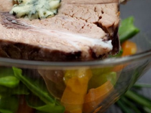 Transparence d'épaule d'agneau farcie à la Fourme d'Ambert, vinaigrette à la mangue et son ragoût de légumes printaniers