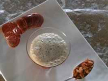 Le velouté mousseux de homard dit « Breton » en cappuccino de mousserons des près