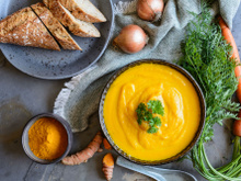 Nourrissant, coloré, vitaminé : le velouté de carottes revisité par Cyril Lignac avec une touche croquante