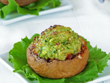 Champignons farcis au chorizo et pesto de courgette