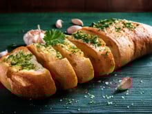 François Régis Gaudry dévoila sa recette maligne de préfou à la méditerranéenne pour “ressusciter”un pain de la veille