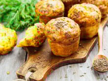 Comment faire des minis gâteaux au yaourt salé, la recette parfaite pour l’apéritif ?