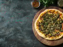 Connaissez-vous le man’ouché au zaatar, une galette au thym originaire du Liban absolument délicieuse