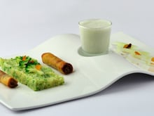 Fourme d'Ambert Aérienne, purée aux brocolis et cigares aux fruits secs