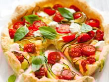 Tarte au Chavroux, tomates et courgettes