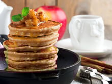 Riche en fibres et en protéines, cette farine est parfaite pour faire des pancakes sains au petit-déjeuner