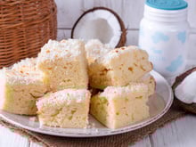 Ce gâteau à la noix de coco ultra-moelleux est parfait pour le petit déjeuner du week-end