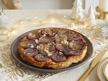 Tarte tatin aux oignons rouges et parmesan : le plat végétarien chic et facile pour Noël