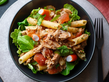 Salade de pâtes au thon et surimi