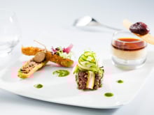 Croustillant de confit de canard, panacotta de foie gras, tartare aux 2 magrets