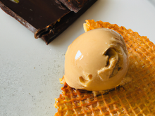 Le glacé miel de tilleul de Picardie et sa tuile de chocolat