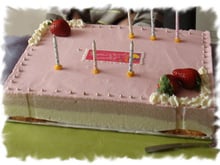 Gâteau aux mousses chocolat blanc et fraises