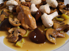 Chapon aux marrons et girolles